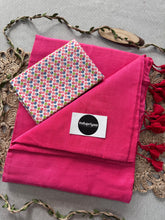 Gajri  Handloom Cotton Saree With Butti Print Blouse